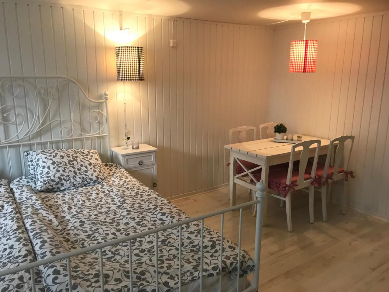 Room With Pentry, Separate Entrance, No Cardpayment Gränna Dış mekan fotoğraf
